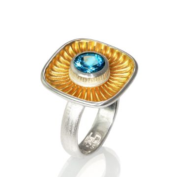 Dunes Square Ring made in Sterling Silver with Topaz (Blue)