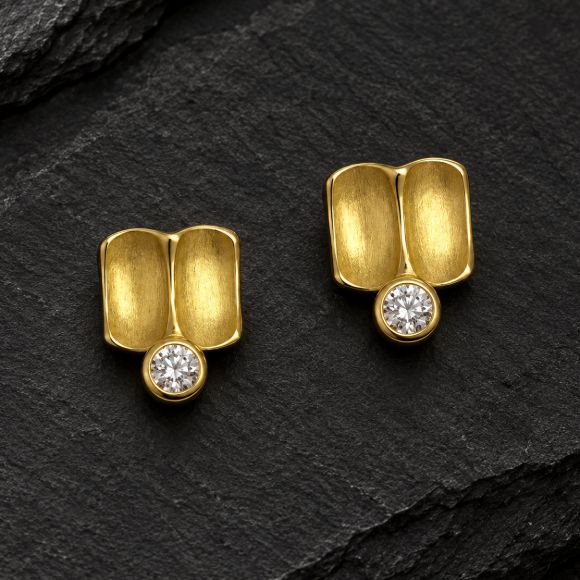 18K Gold Pebble Diamond Earrings made in 18K Gold with Diamond
