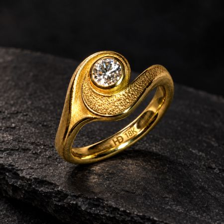 18K Gold Swirl Diamond Ring